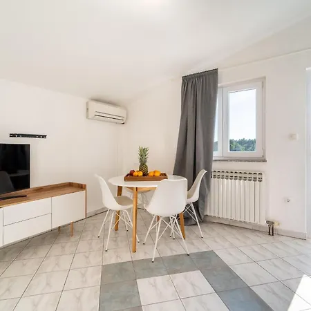 Apartment 1 Bedroom In *