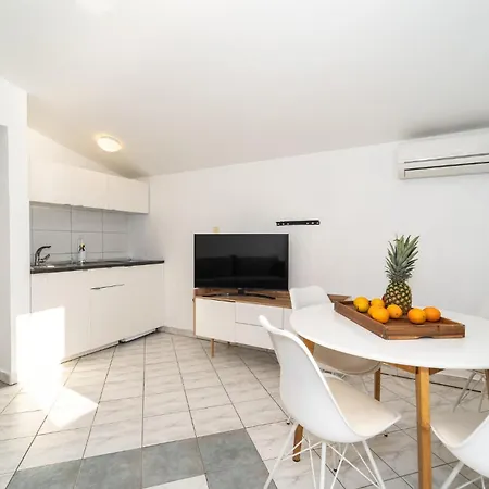 Apartment 1 Bedroom In