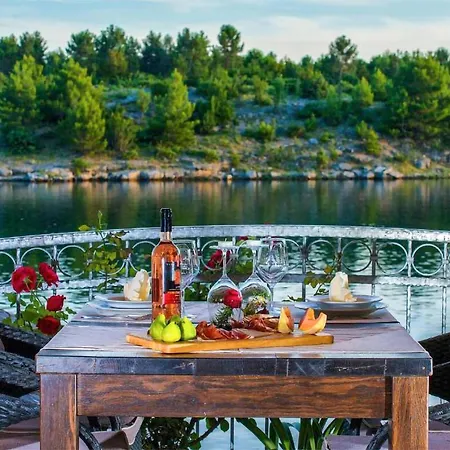 1 Bedroom In Διαμέρισμα Kruševo